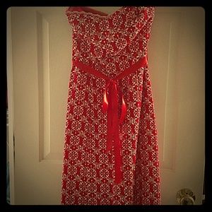 Strapless red dress with white eyelet details